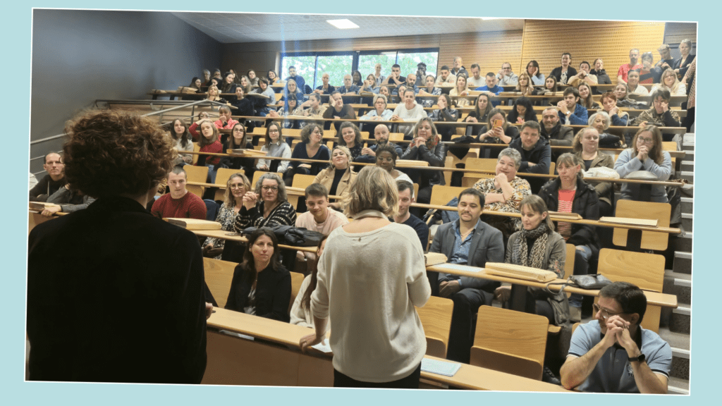 Remise des diplômes dans la salle de l'amphithéâtre de l'IFMS